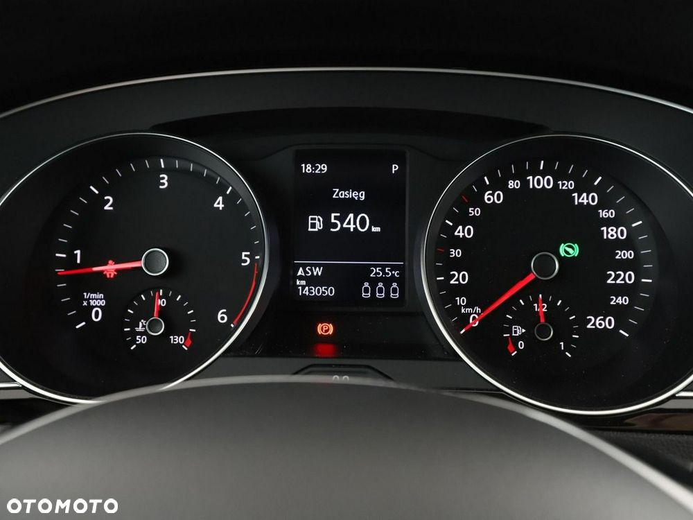 Volkswagen Passat Variant 2.0 TDI DSG (BlueMotion Technology) Trendline - 23