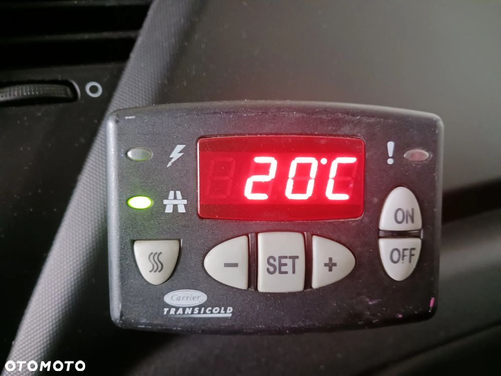 Iveco Daily 35S11 E5 Izoterma 2016r Chłodnia 289 tyś km Mroźnia Agregat zasilanie zew 230V - 33