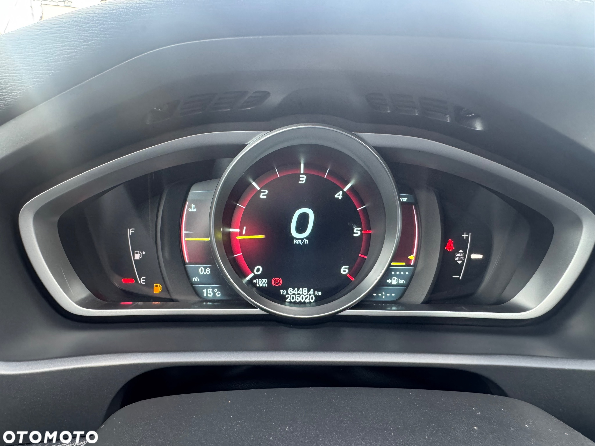 Volvo V40 D2 R-Design - 10