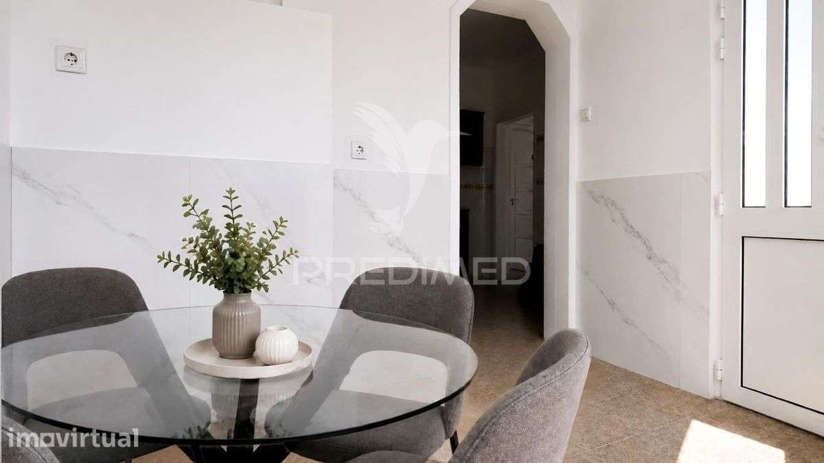 Apartamento Totalmente Remodelado com Vista Rio e Potencial de Apro... - Grande imagem: 4/13