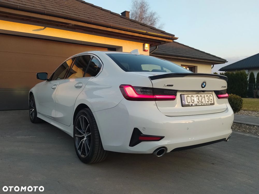 BMW Seria 3 330i Sport Line - 12