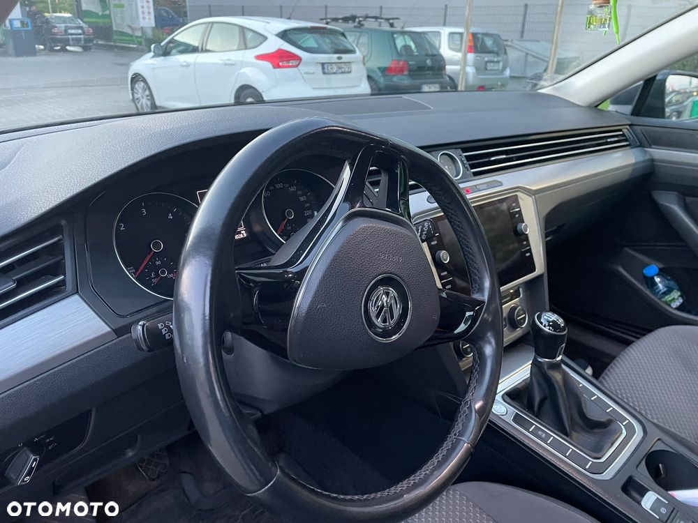 Volkswagen Passat 2.0 TDI BMT Trendline - 12