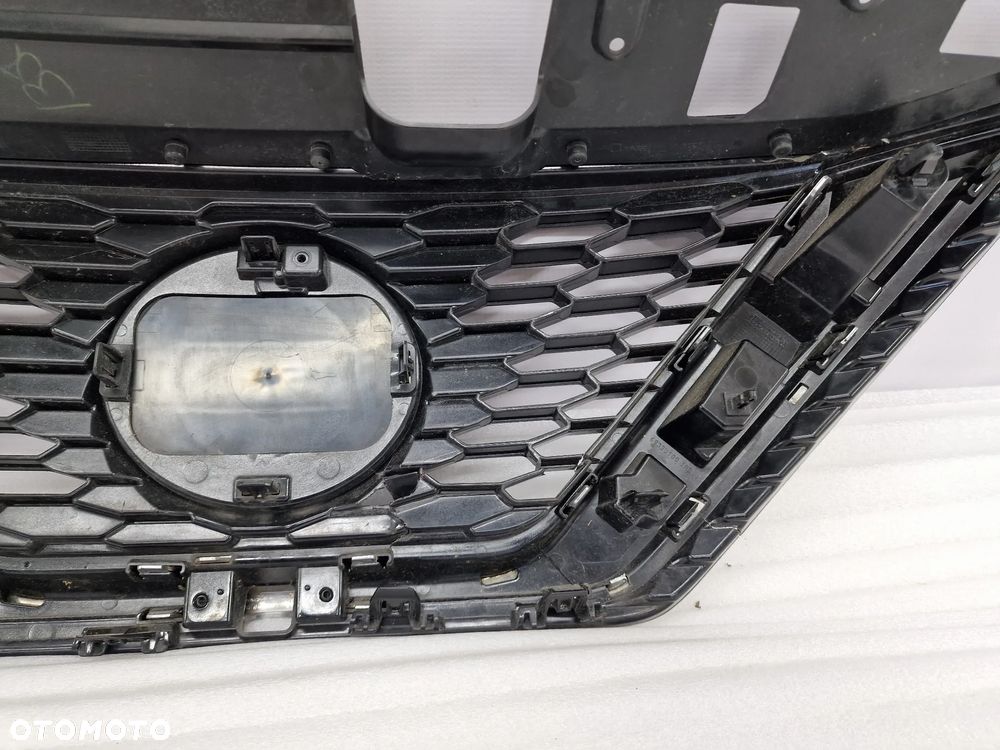 NISSAN QASHQAI II LIFT 17- ATRAPA / GRILL PRZEDNI PRZÓD / ZNACZEK NA KAMERE / POD RADAR , NR 62310HV3 , NR AUKCJI GR112 - 23