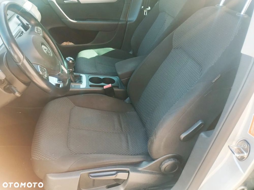 Volkswagen Passat 1.6 TDI Comfortline - 21