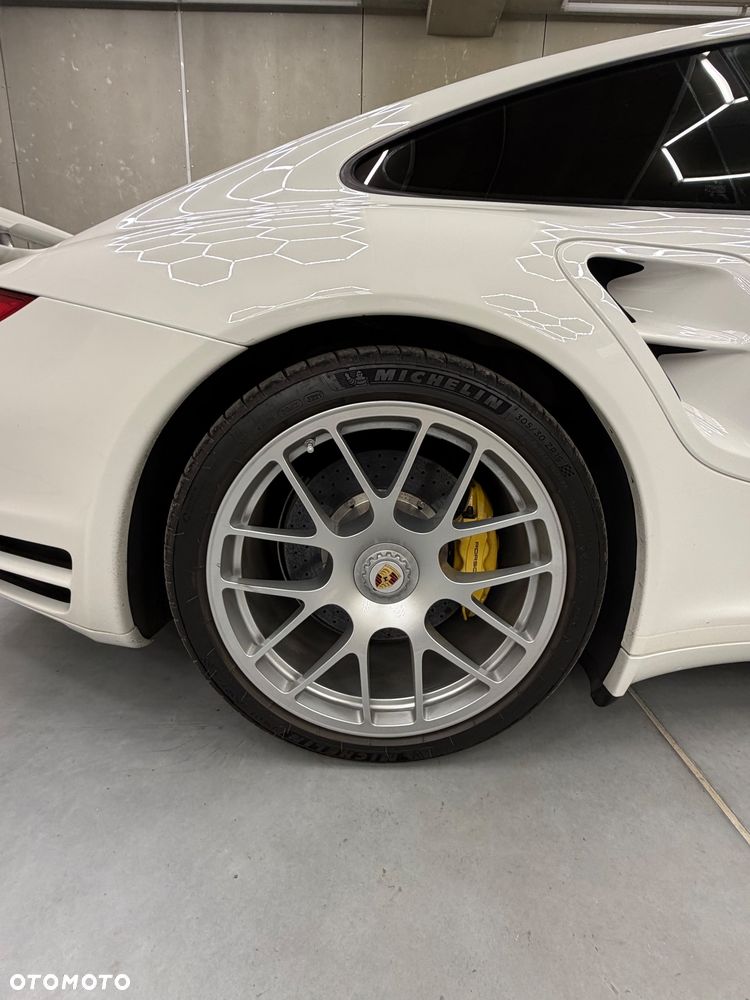 Porsche 911 Turbo S - 17