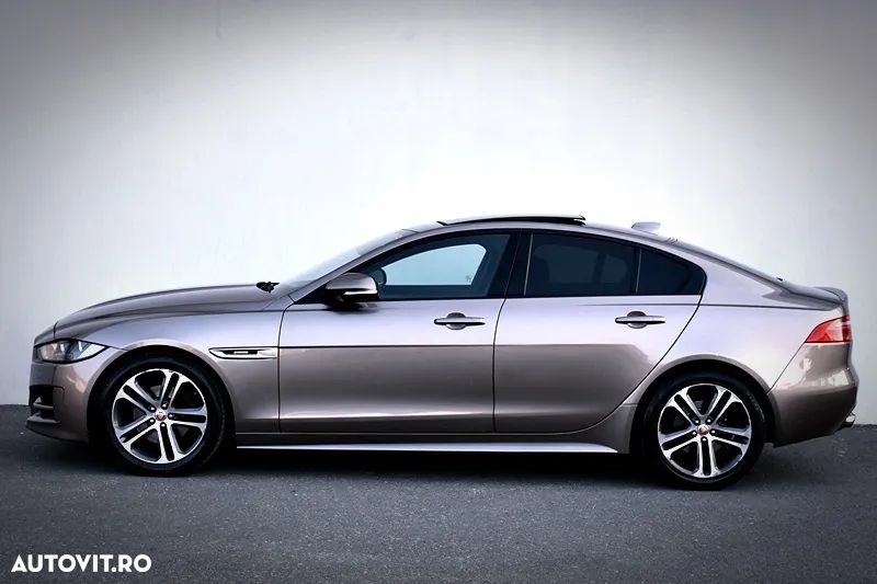 Jaguar XE 2.0 R-Sport - 7