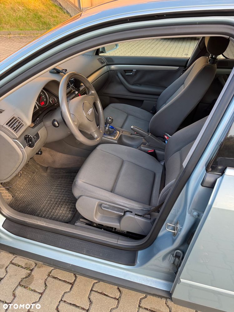 Audi A4 Limousine - 16