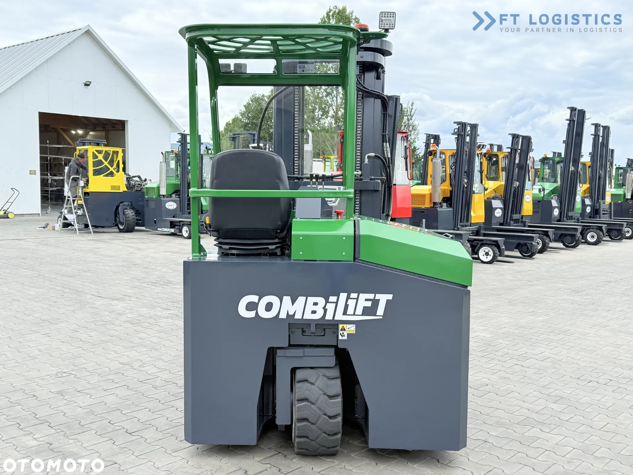 Combilift CBE2500 / TRIPLEX / 5500MM / WOLNY SKOK / NAPĘD ELEKTRYCZNY / JEDYNIE 2300MTH / POZYCJONER / PRZESUW BOCZNY / NOWE OPONY / JAK NOWY / Szeroka oferta wózków czterokierunkowych i bocznych, dopasowanych do różnorodnych potrzeb i zastosowań. - 8