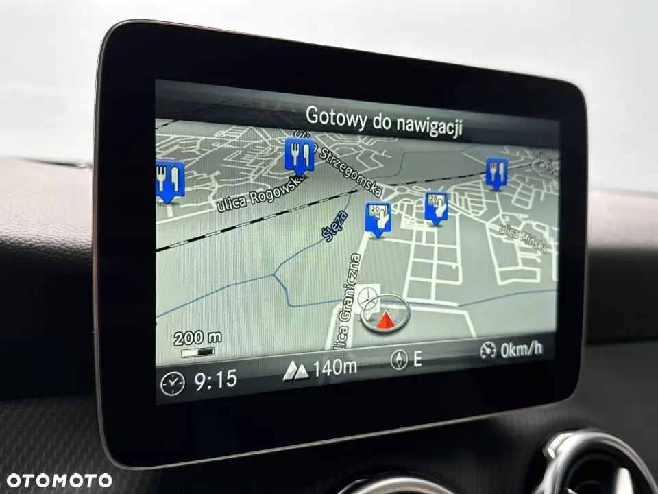 Mercedes-Benz GLA 200 7G-DCT - 16