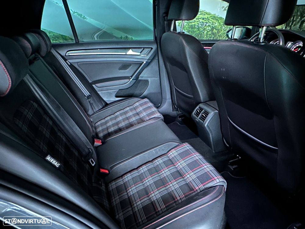VW Golf 2.0 TSi GTi DSG Performance - 32
