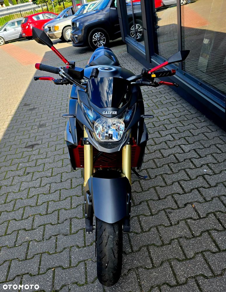Suzuki GSR - 11