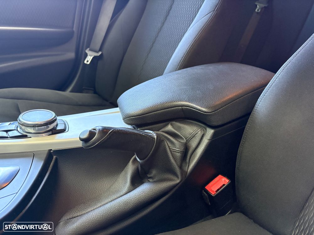 BMW 320 d Aut. Sport Line - 49