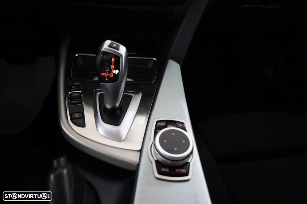 BMW 318 d Aut. Sport Line - 23