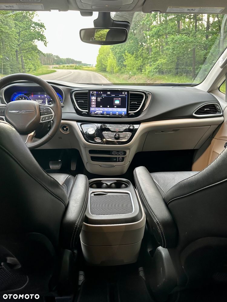 Chrysler Pacifica - 8