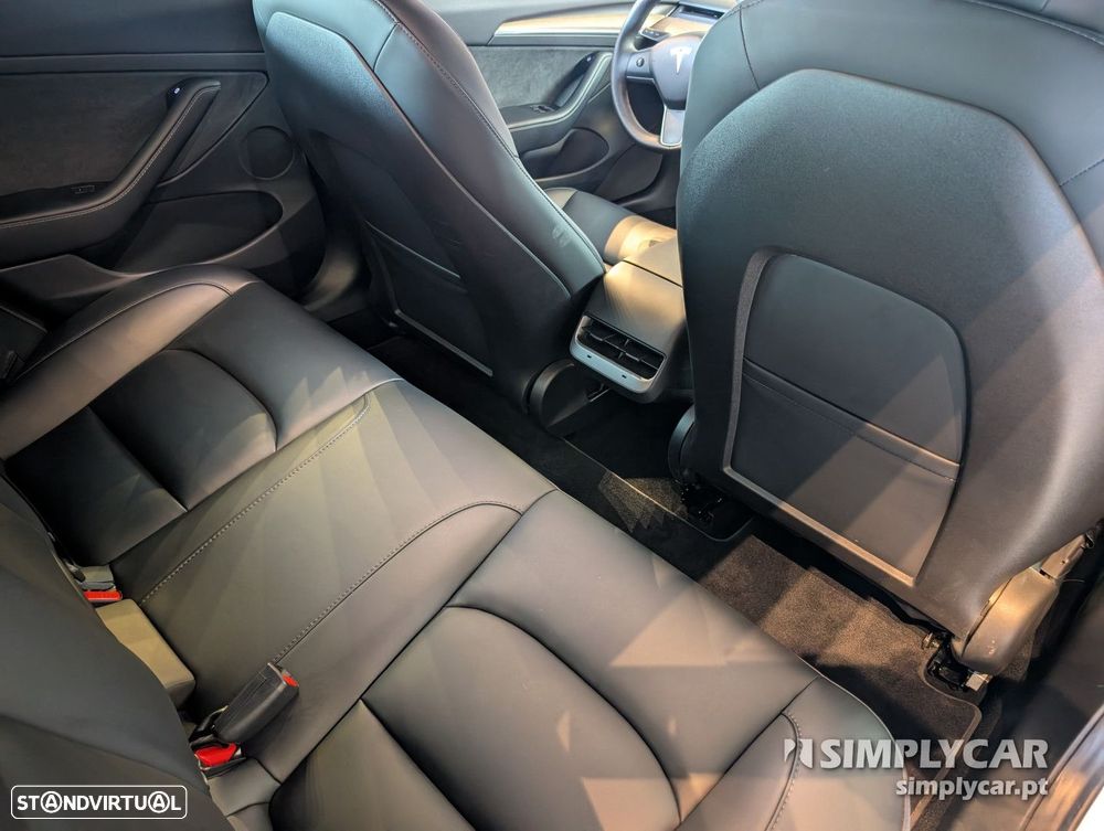 Tesla Model 3 - 8