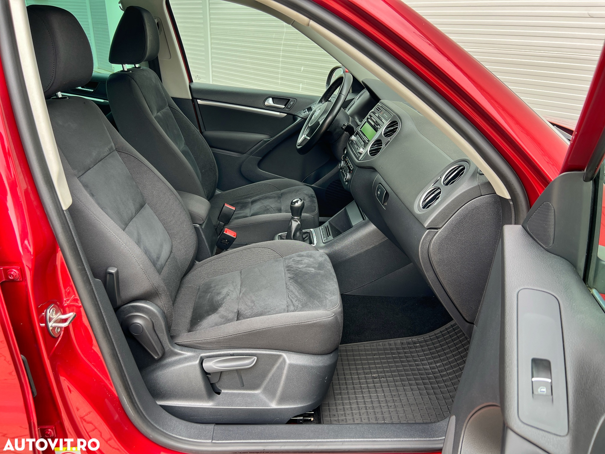 Volkswagen Tiguan 2.0 TDI 4Motion Track & Field - 9