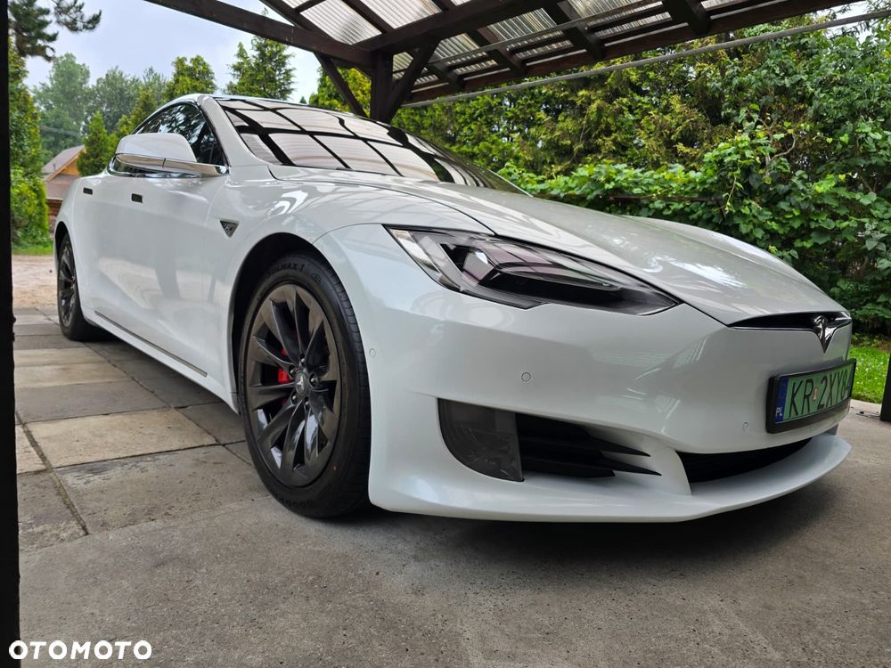 Tesla Model S Dual Motor Allradantrieb - 5