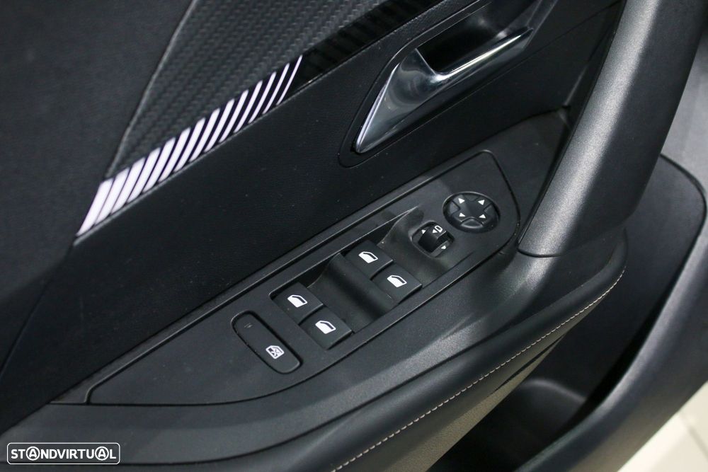 Peugeot 2008 1.2 PureTech Allure - 22