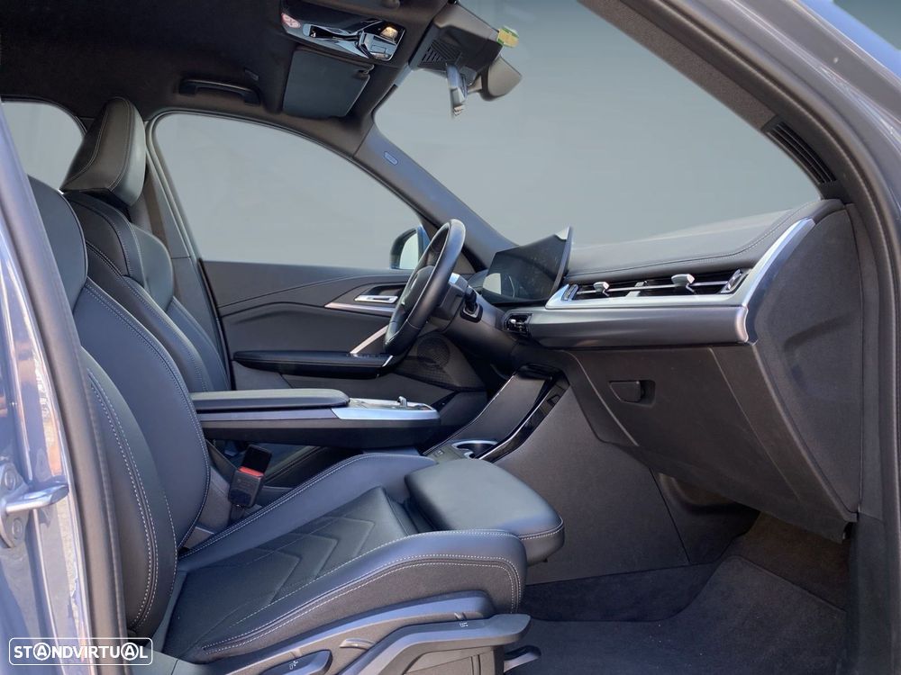 BMW iX1 eDrive20 Pack Desportivo M - 16