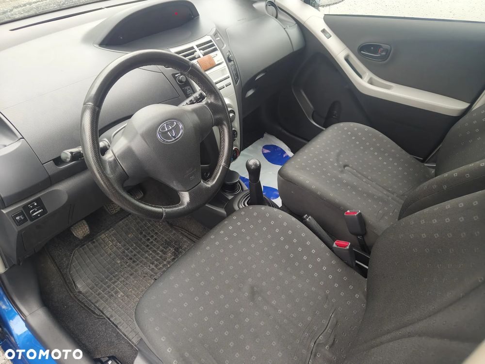 Toyota Yaris 1.3 Sol - 8