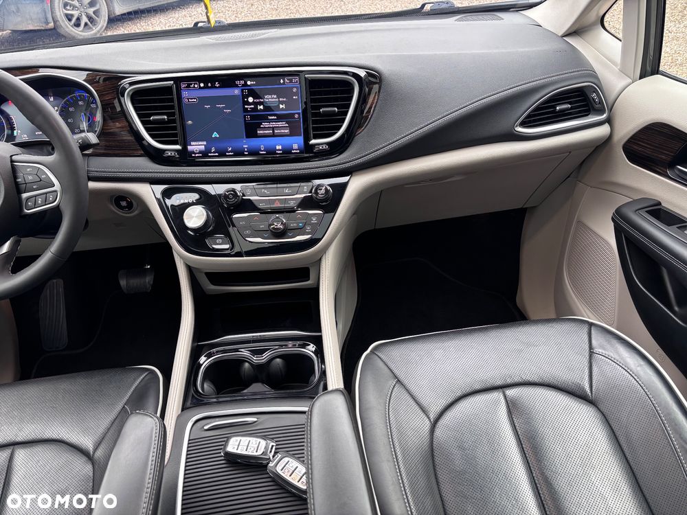 Chrysler Pacifica - 26