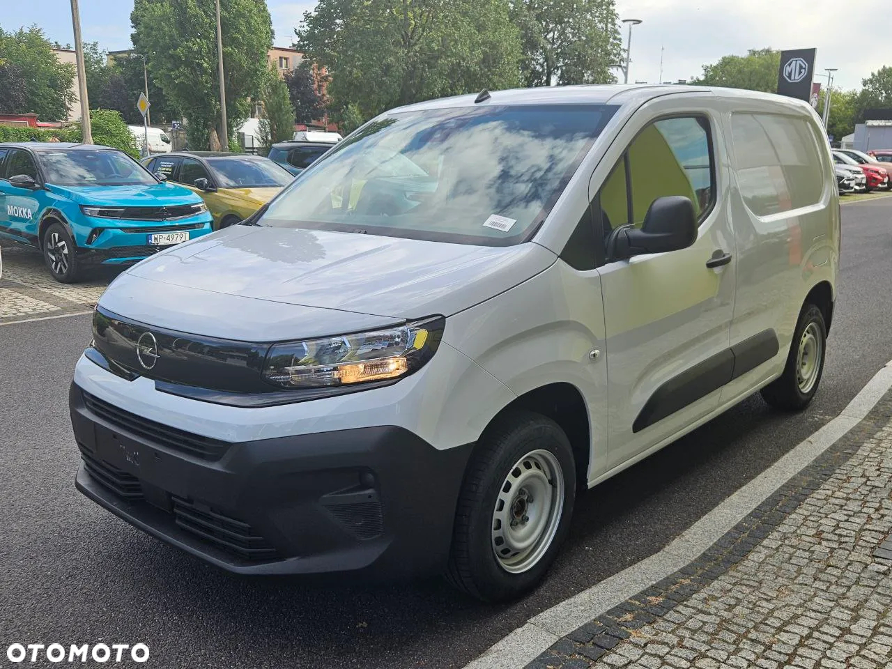 Opel Combo Cargo XL 1.2 110KM MT6 - 12