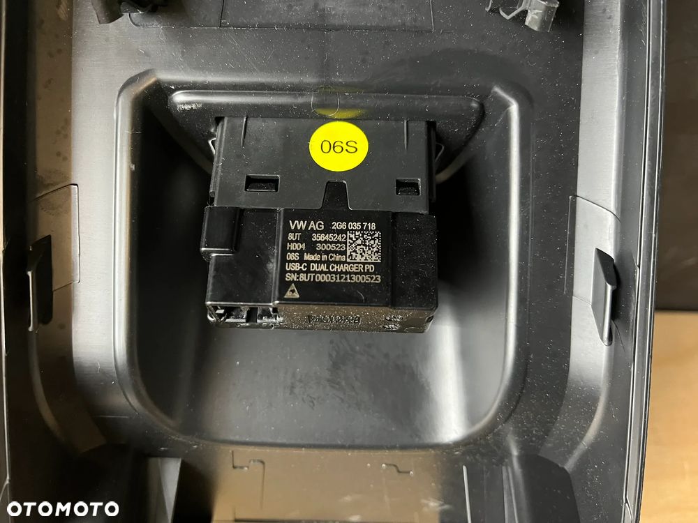 VW Volkswagen Polo Osłona tunelu środkowego ładowarka port USB-C 6F0863289A 2G6035718 - 4
