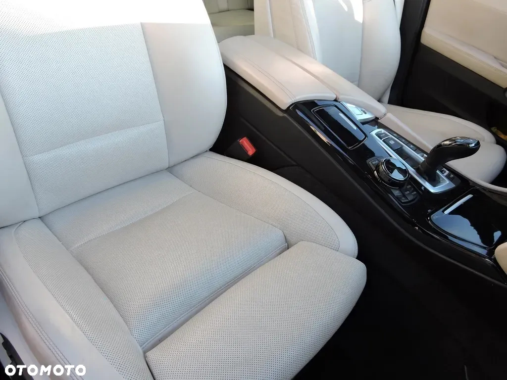 BMW Seria 5 M550d xDrive Touring Sport-Aut - 26