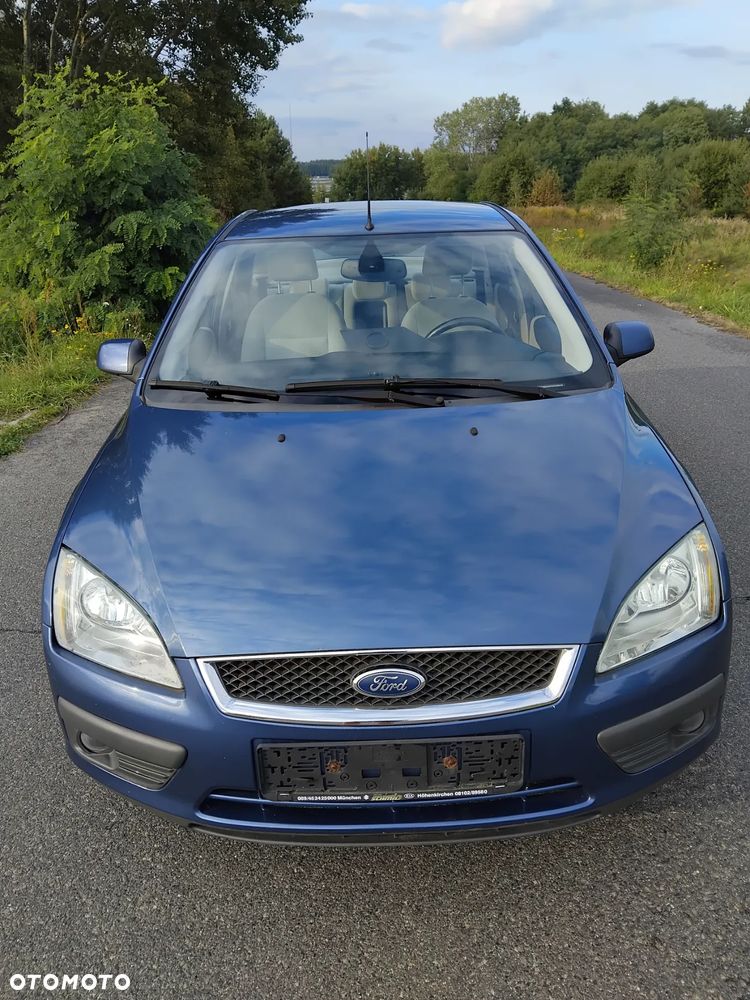 Ford Focus 1.6 Ghia - 21