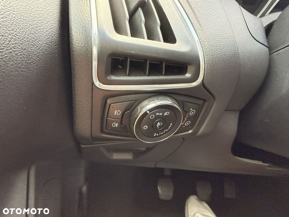 Ford Focus 1.6 TDCi DPF SYNC Edition - 22