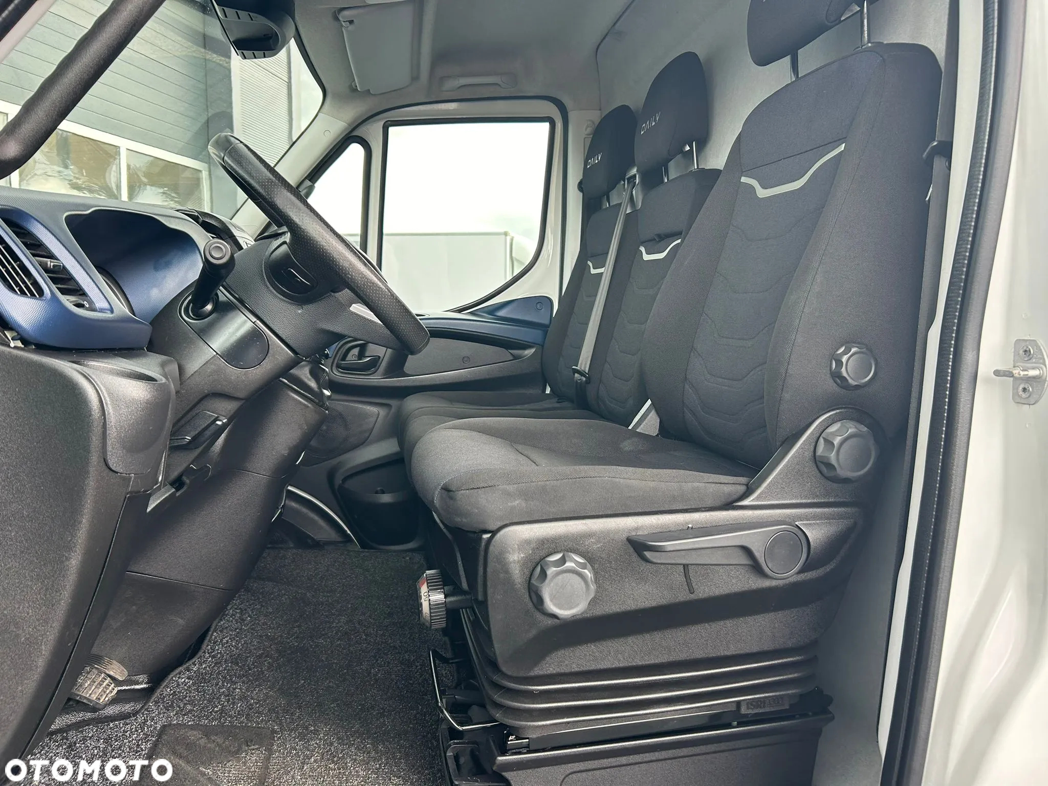 Iveco Daily 35C18 3.0 HPI Hi-Matic L3H2 Średniak **LEDY**Hak 3,5t**NA BLIŹNIAKACH**KLIMA**Sprowadzony**2020R** - 12