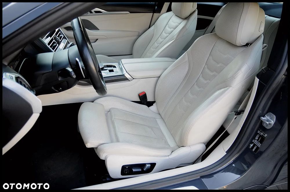 BMW Seria 8 840i - 6