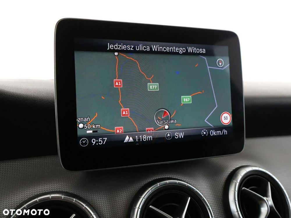 Mercedes-Benz CLA 180 Urban - 25