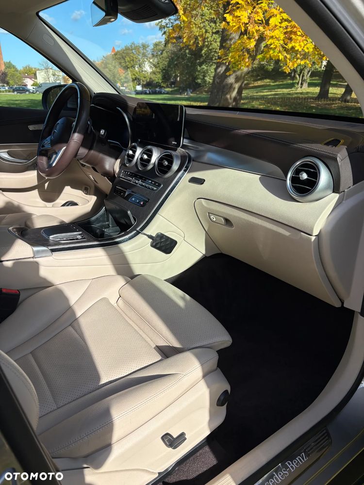 Mercedes-Benz GLC 300 d 4-Matic - 24