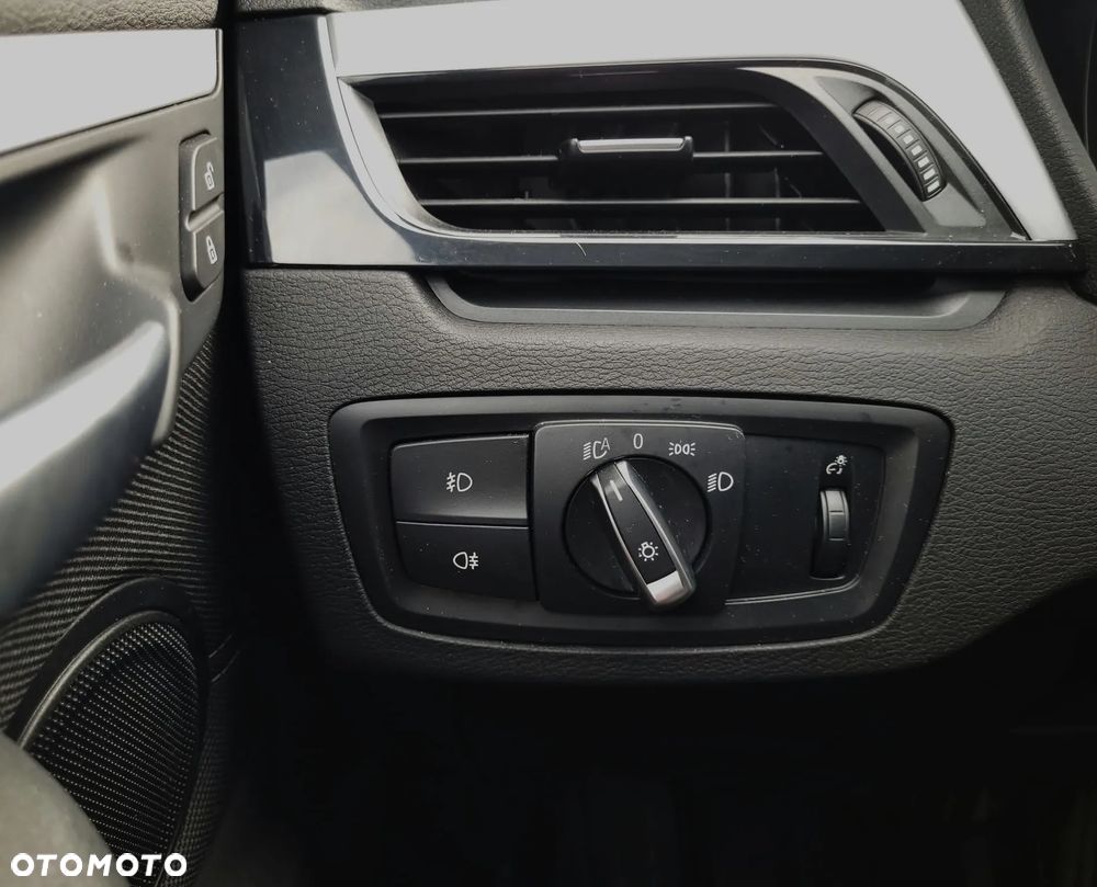 BMW X1 sDrive18i - 18