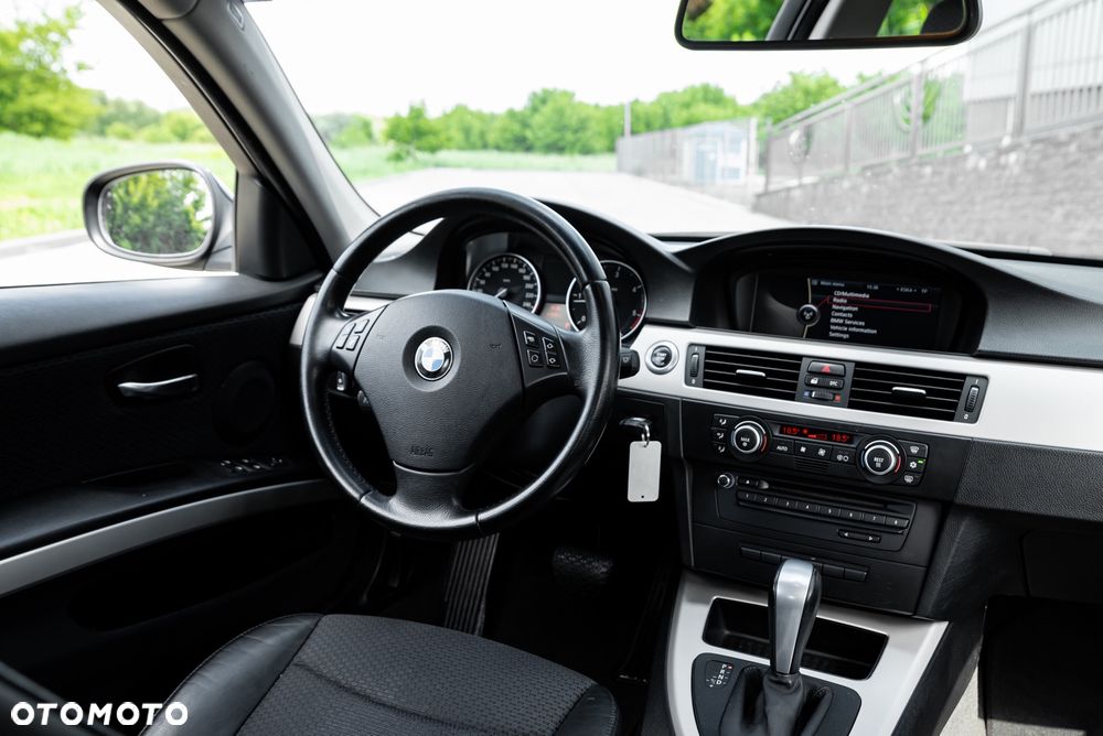 BMW Seria 3 320d xDrive DPF - 26