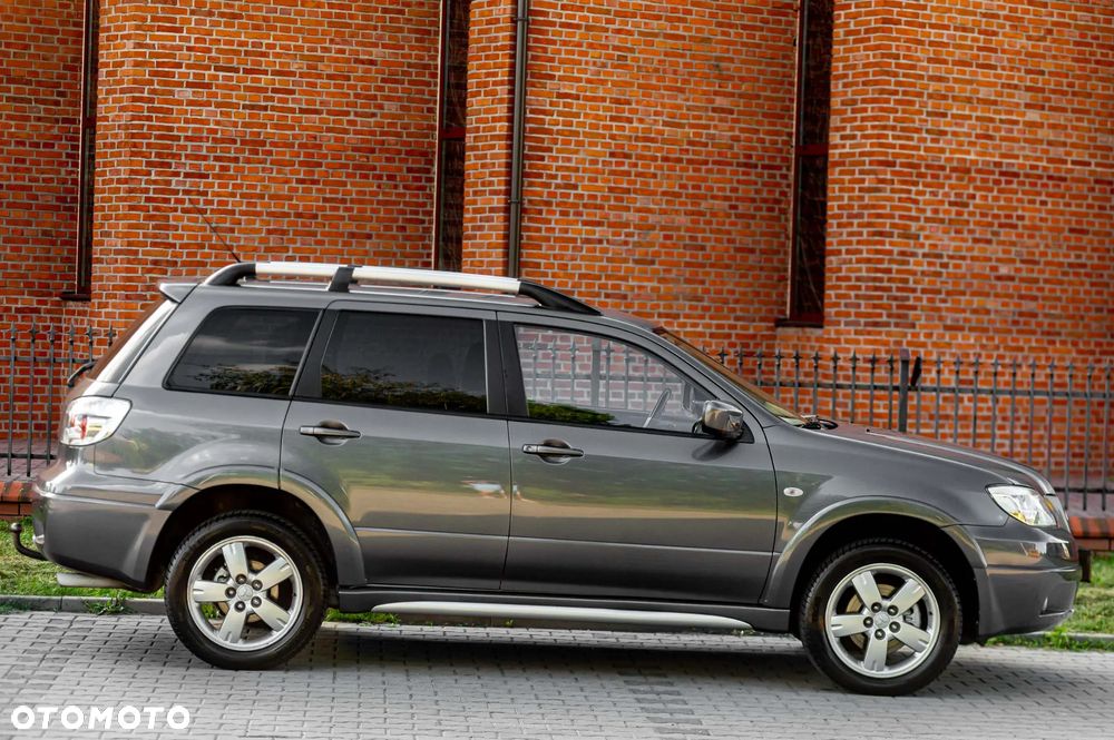 Mitsubishi Outlander - 4