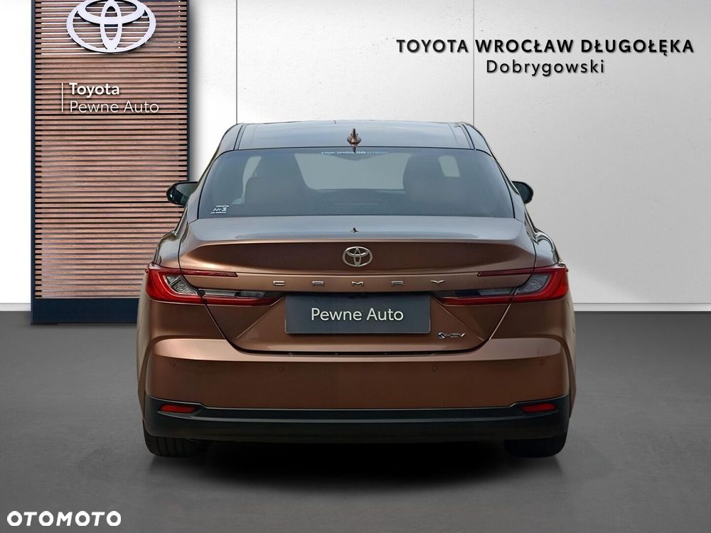 Toyota Camry - 5