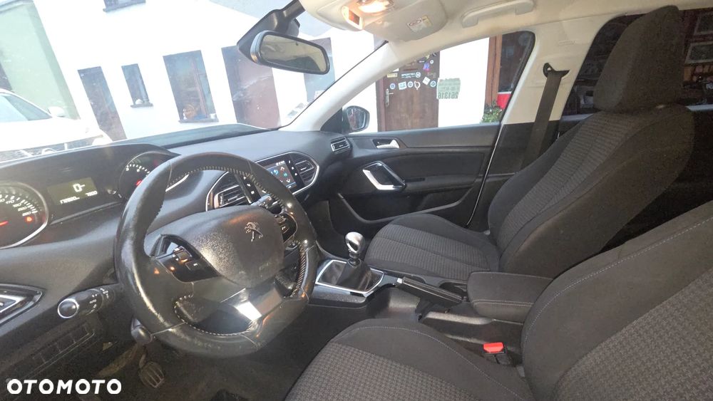 Peugeot 308 BlueHDi 130 Stop & Start Allure Business-Paket - 7
