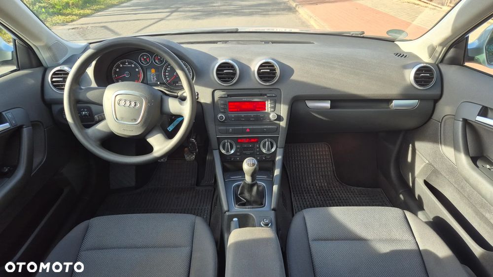 Audi A3 Sportback 1.6 Ambiente - 11