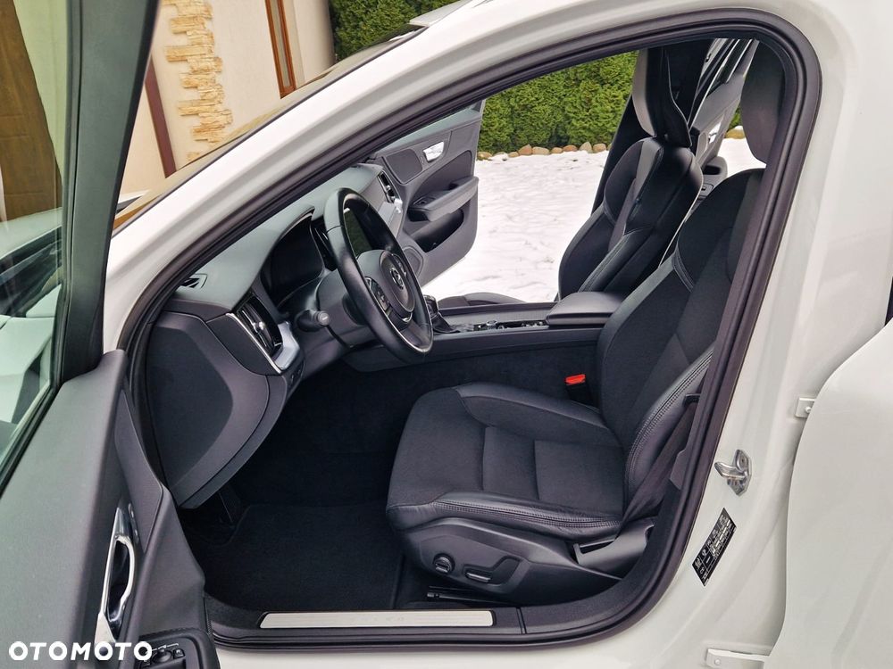 Volvo V60 D3 Geartronic Momentum Pro - 28