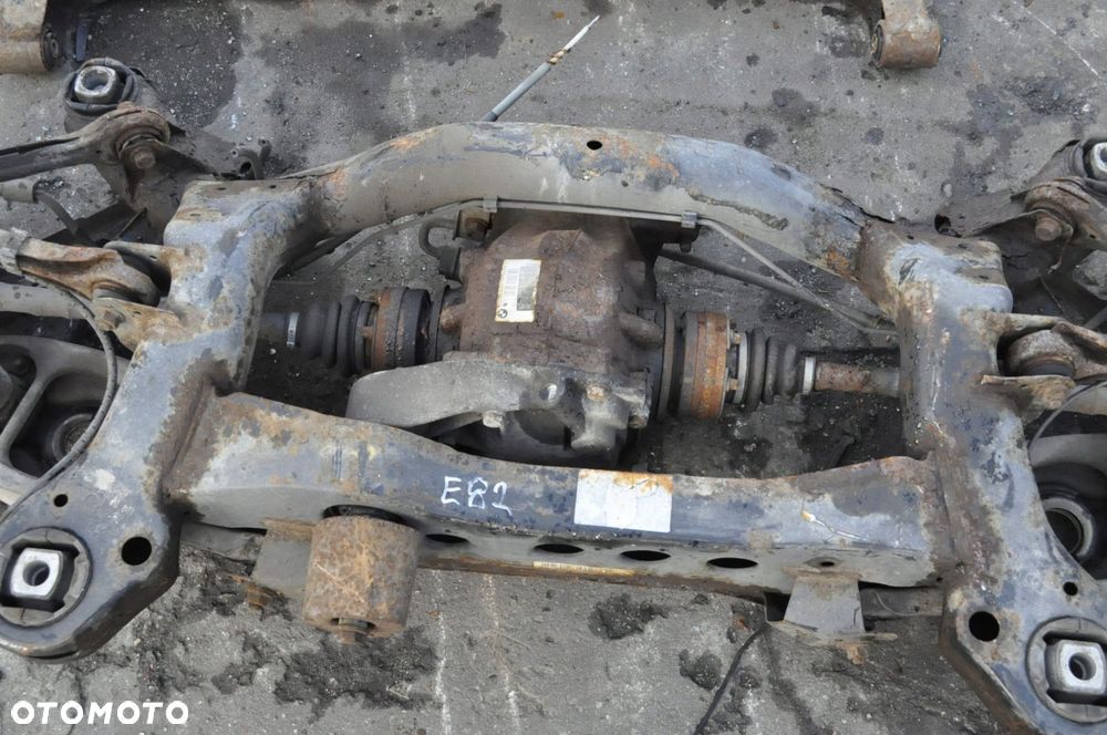 BMW E82 2.0d ZAWIESZENIE BELKA TYŁ MOST 7572804 3.15 PÓŁOSIE +ZACISKI - 3