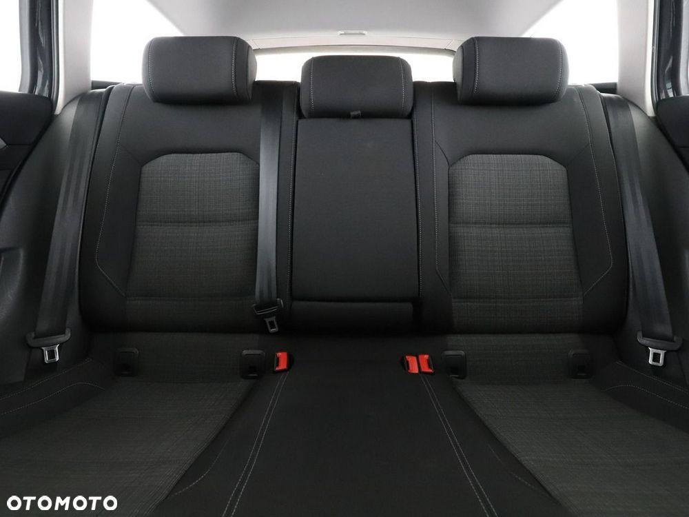 Volkswagen Passat Variant 2.0 TDI SCR DSG 4Motion Business - 19
