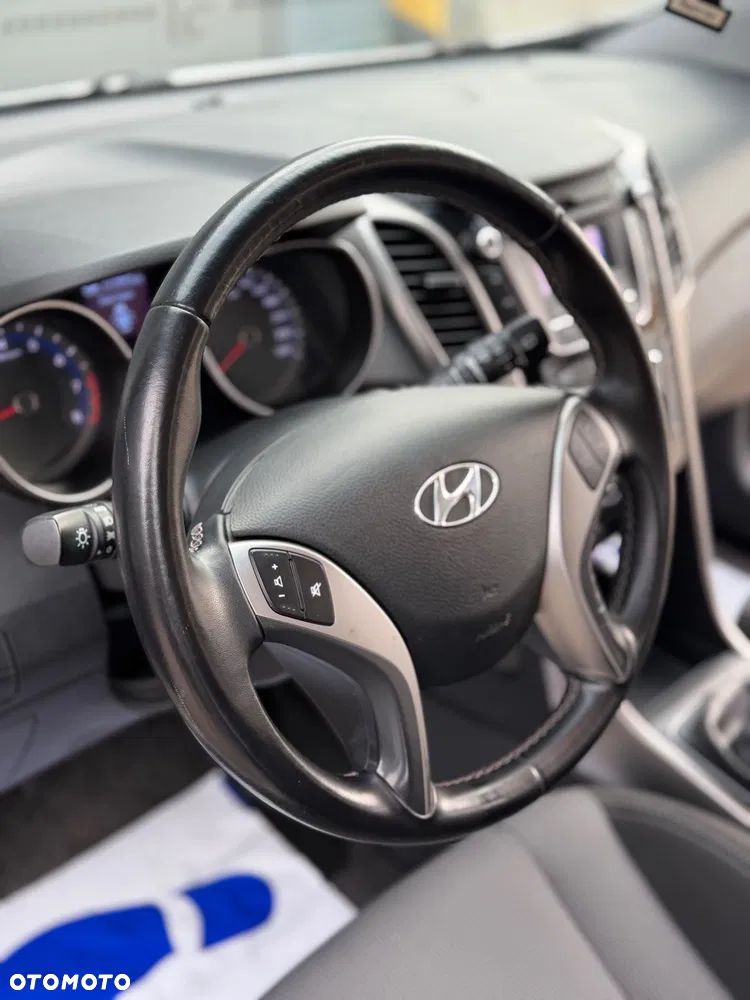 Hyundai i30 i30cw 1.6 Fifa World Cup Edition - 23