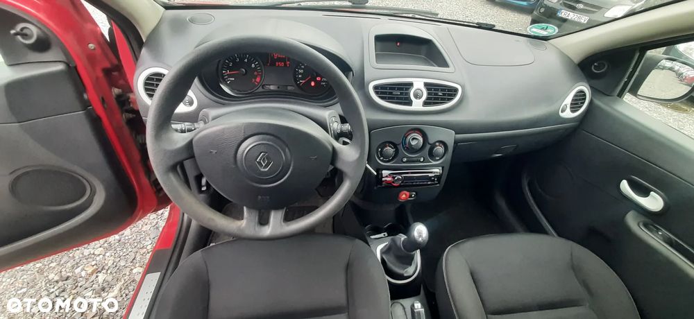 Renault Clio - 26