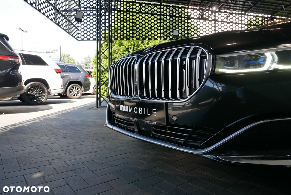 BMW Seria 7 750Li xDrive - 34