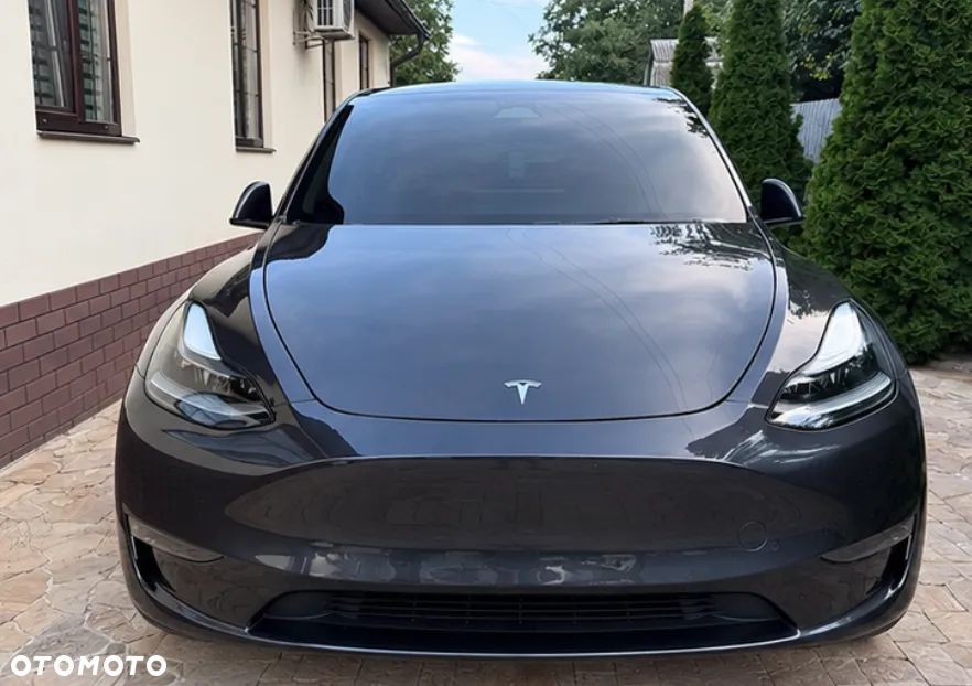 Tesla Model Y 2023 photo 2