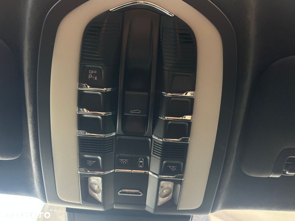 Porsche Panamera - 23