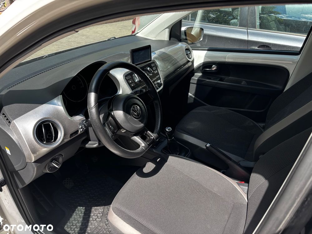 Volkswagen up! high - 17