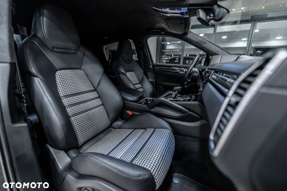 Porsche Cayenne - 38